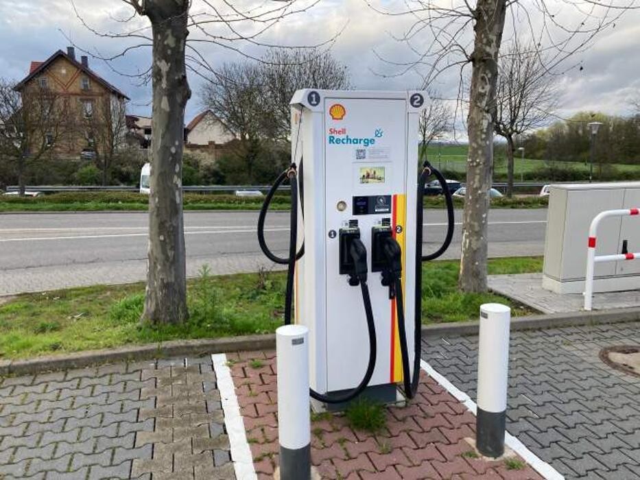 Bilder Shell Recharge Charging Station