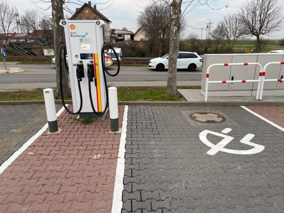 Bilder Shell Recharge Charging Station