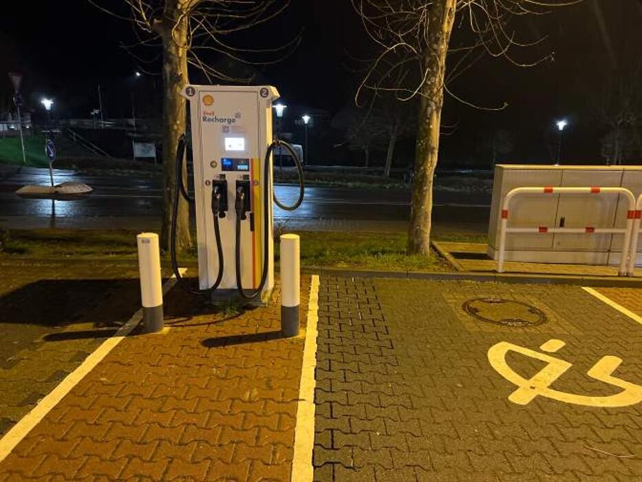 Bilder Shell Recharge Charging Station