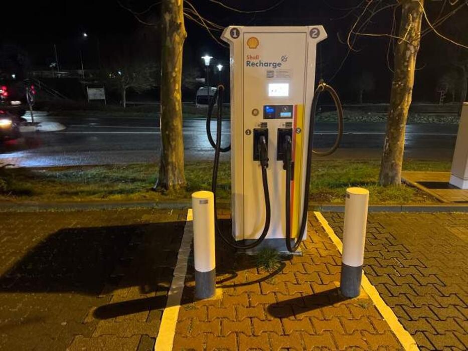 Bilder Shell Recharge Charging Station