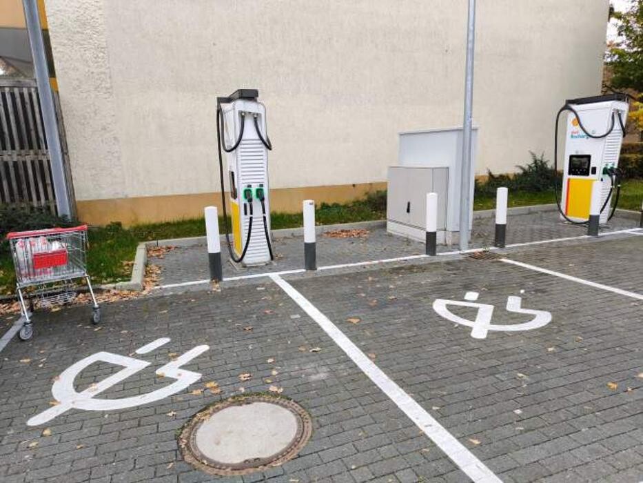 Bilder Shell Recharge Charging Station