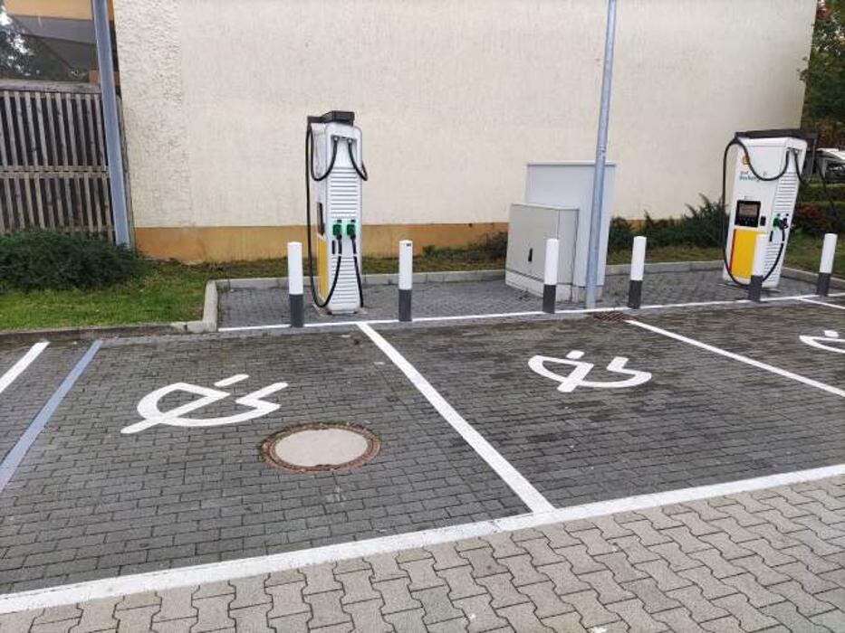 Bilder Shell Recharge Charging Station