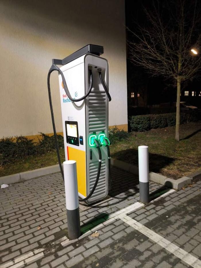 Bilder Shell Recharge Charging Station