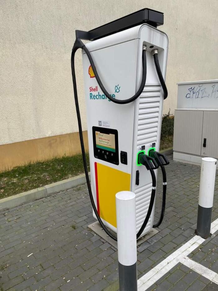 Bilder Shell Recharge Charging Station
