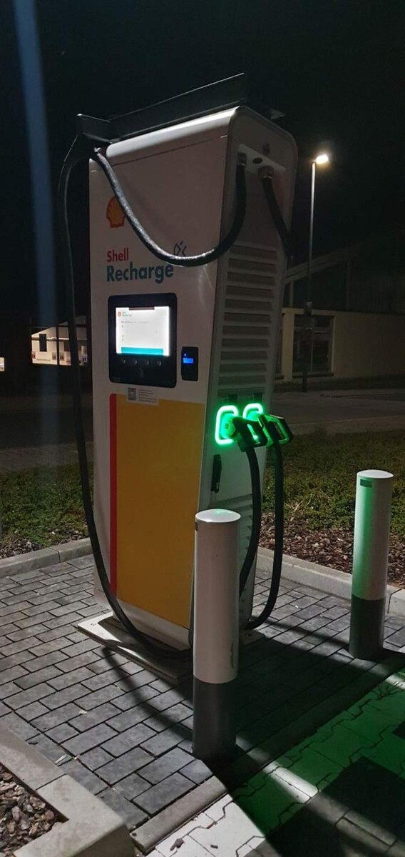 Bilder Shell Recharge Charging Station