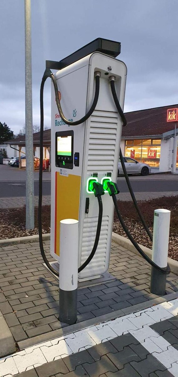 Bilder Shell Recharge Charging Station