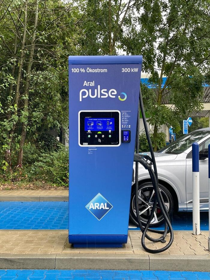 Bilder Aral pulse Ladestation