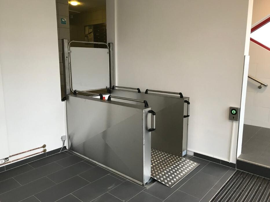 Bilder sani-trans GmbH | Rollstuhllift, Plattformlift & Hublift