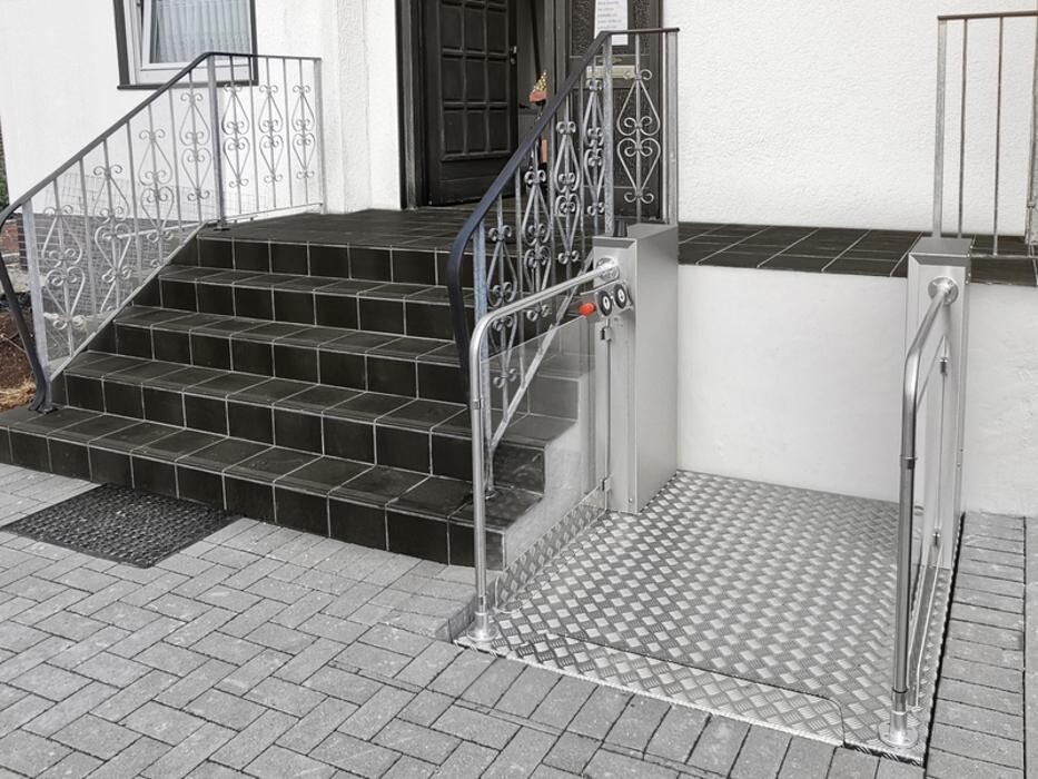 Bilder sani-trans GmbH | Rollstuhllift, Plattformlift & Hublift
