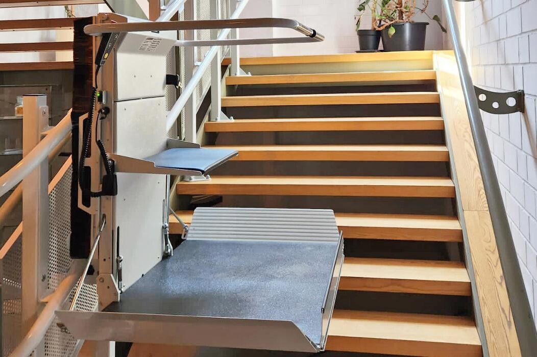 Bilder sani-trans GmbH | Rollstuhllift, Plattformlift & Hublift