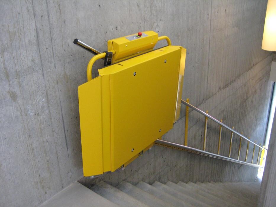 Bilder sani-trans GmbH | Rollstuhllift, Plattformlift & Hublift