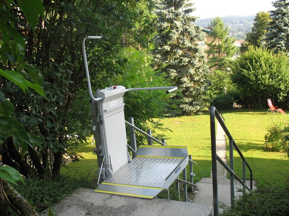 Bilder sani-trans GmbH | Rollstuhllift, Plattformlift & Hublift