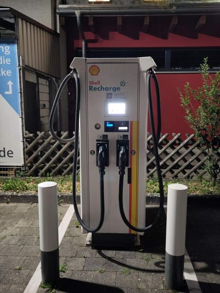 Bilder Shell Recharge Charging Station