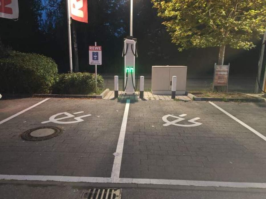 Bilder Shell Recharge Charging Station