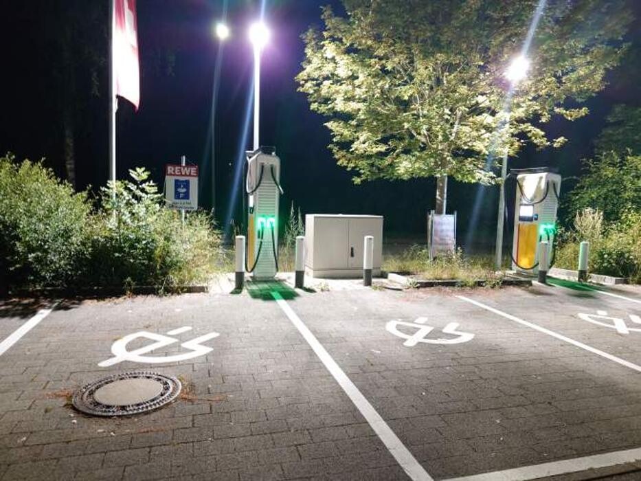 Bilder Shell Recharge Charging Station