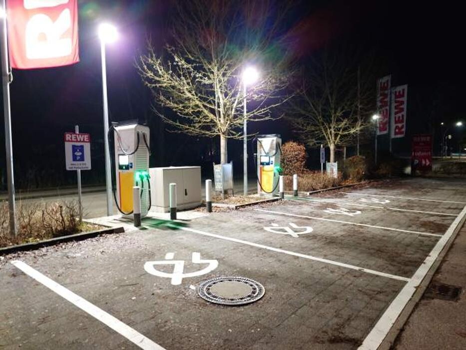 Bilder Shell Recharge Charging Station