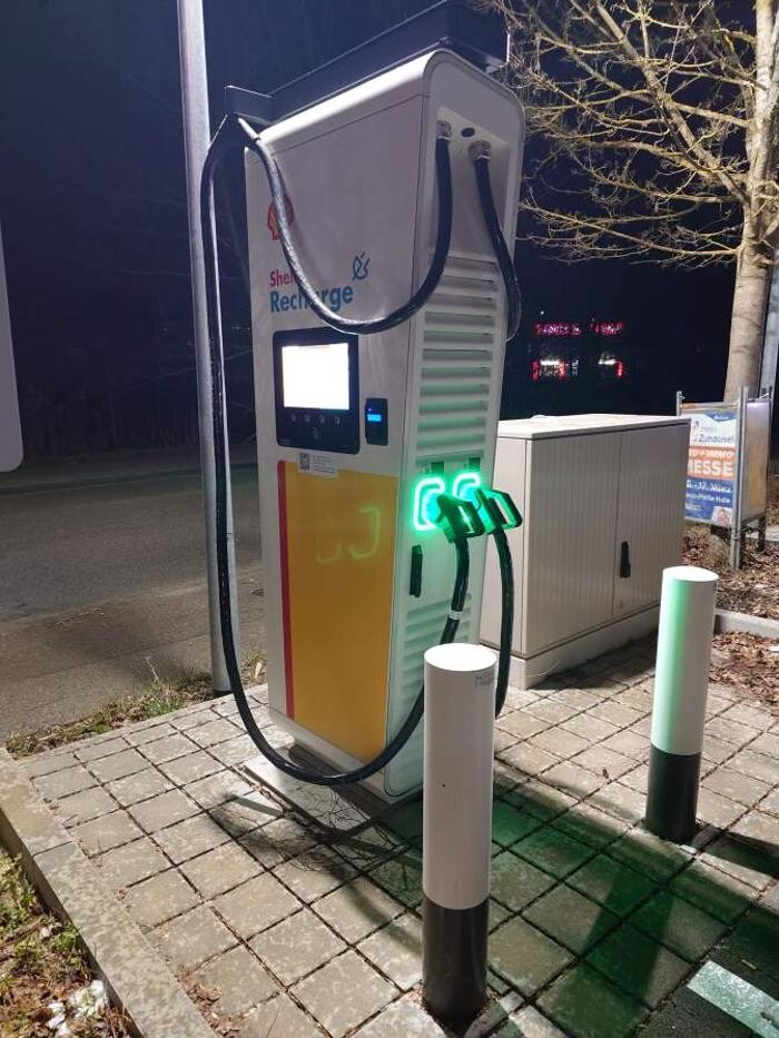 Bilder Shell Recharge Charging Station