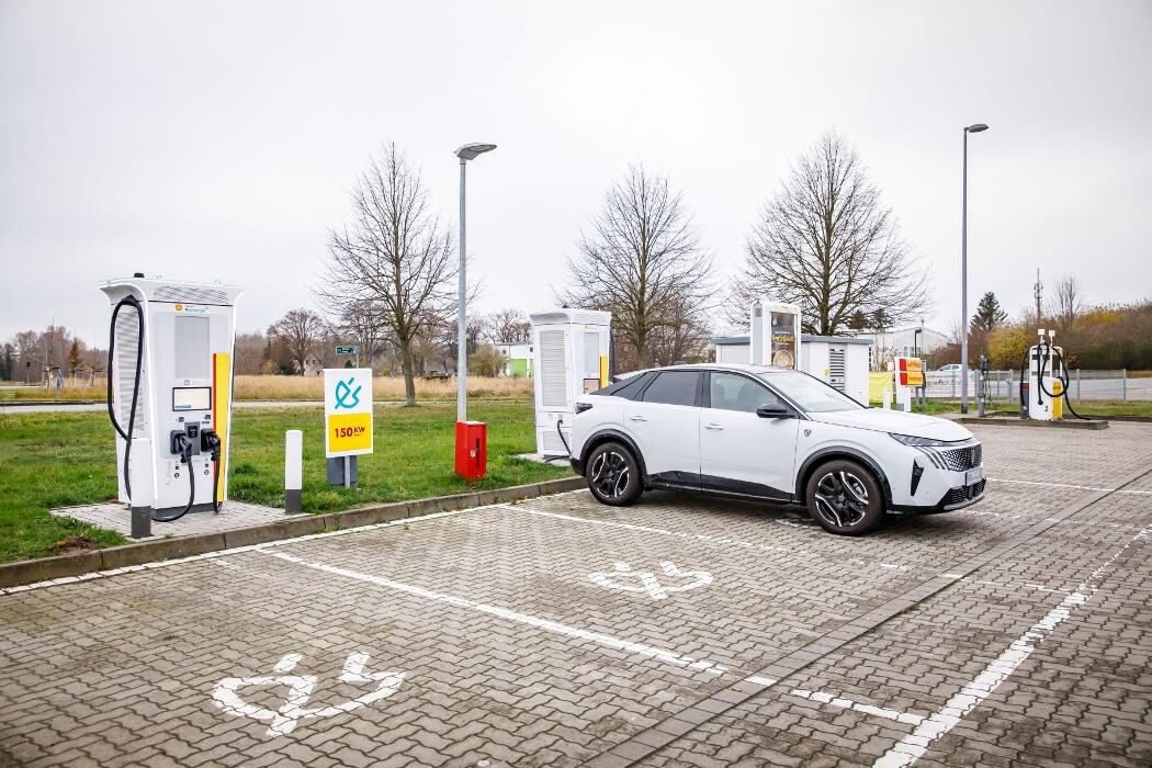 Bilder Shell Recharge Charging Station