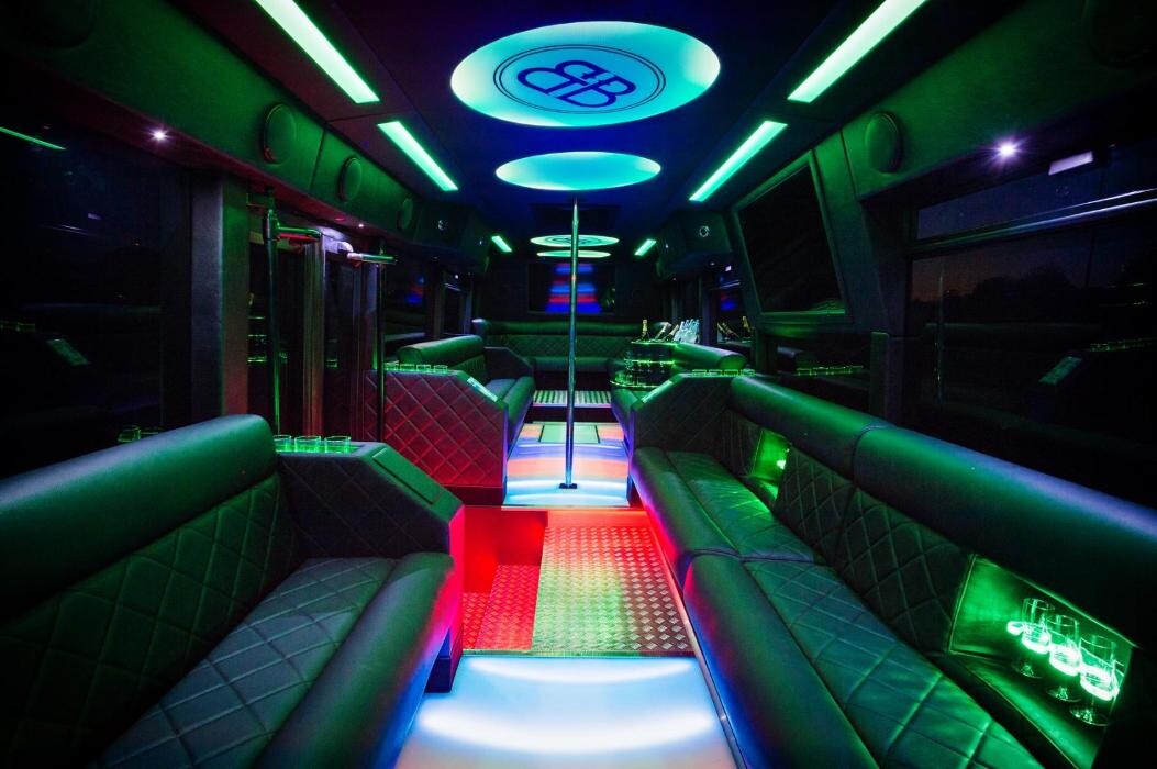 Bilder The Black Bus Partybus