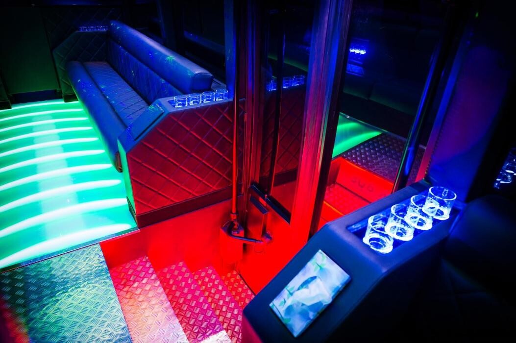 Bilder The Black Bus Partybus