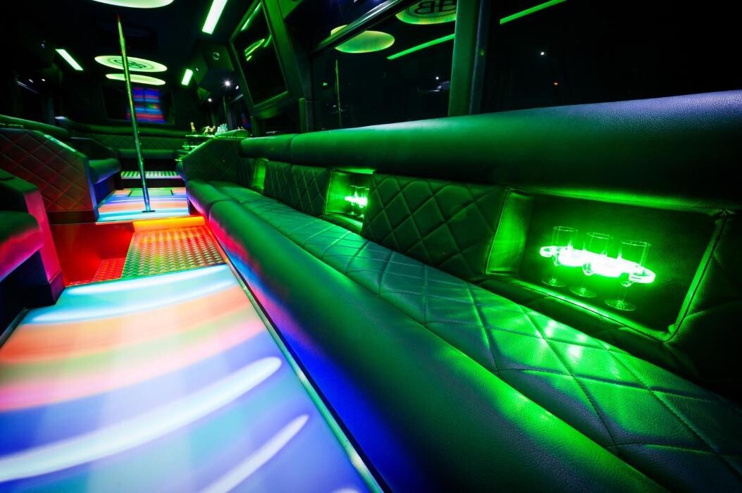 Bilder The Black Bus Partybus