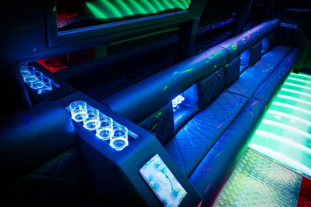 Bilder The Black Bus Partybus