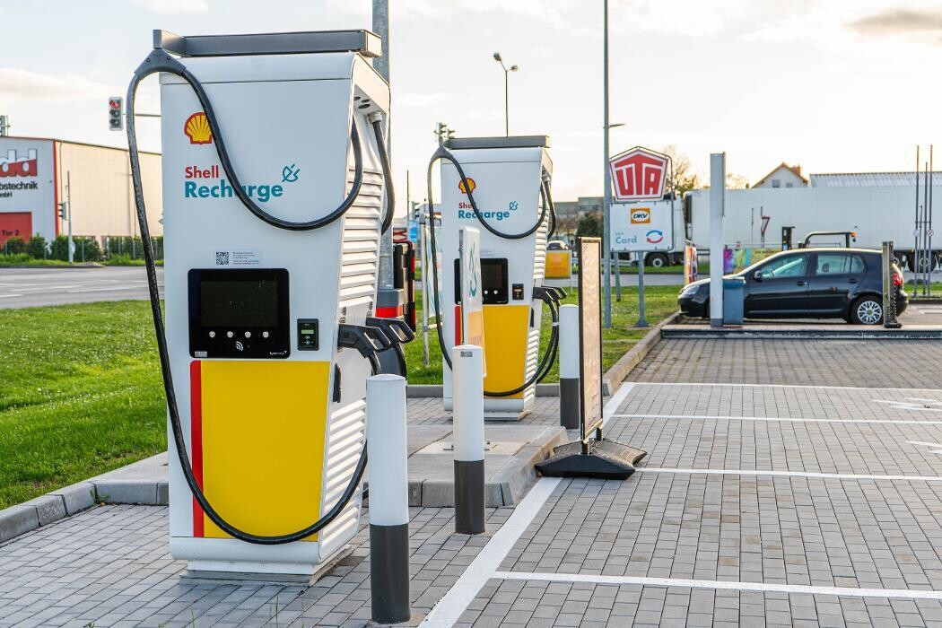 Bilder Shell Recharge Charging Station