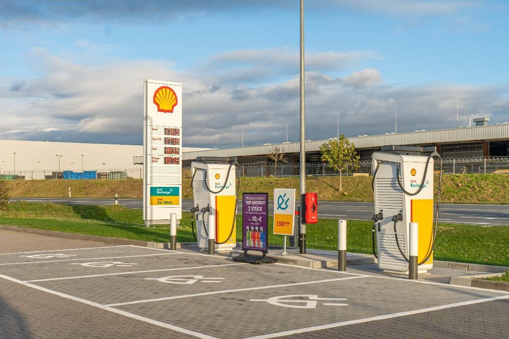 Bilder Shell Recharge Charging Station