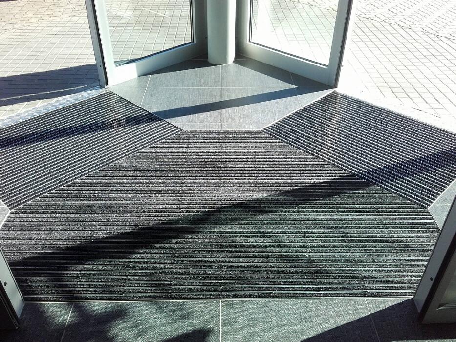 Bilder LOMA Stahl GmbH - Gitterroste, Gitterroststufen,V2A, V4A, GFK, Treppenanlagen, Spindeltreppen, Design-Geländer, Fußabstreifer