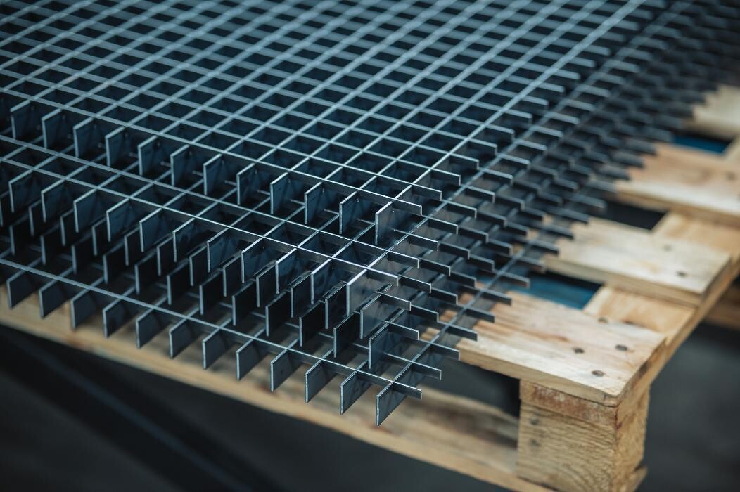 Bilder LOMA Stahl GmbH - Gitterroste, Gitterroststufen,V2A, V4A, GFK, Treppenanlagen, Spindeltreppen, Design-Geländer, Fußabstreifer
