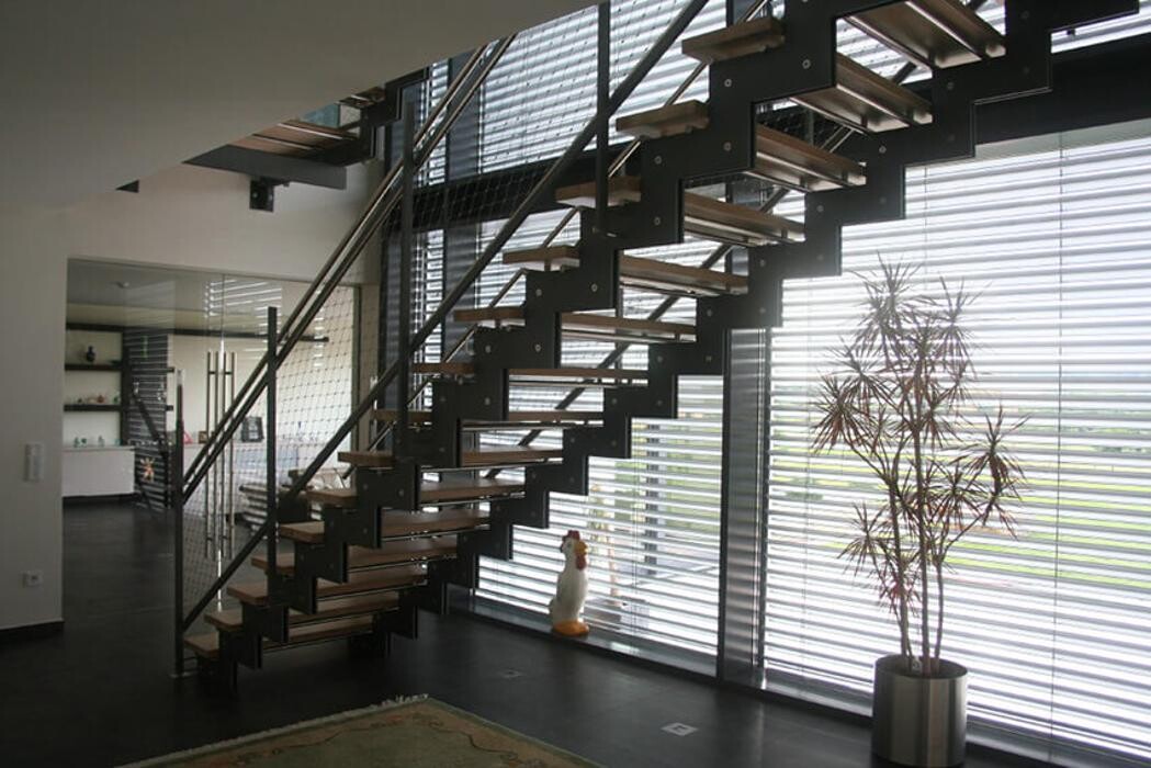 Bilder LOMA Stahl GmbH - Gitterroste, Gitterroststufen,V2A, V4A, GFK, Treppenanlagen, Spindeltreppen, Design-Geländer, Fußabstreifer
