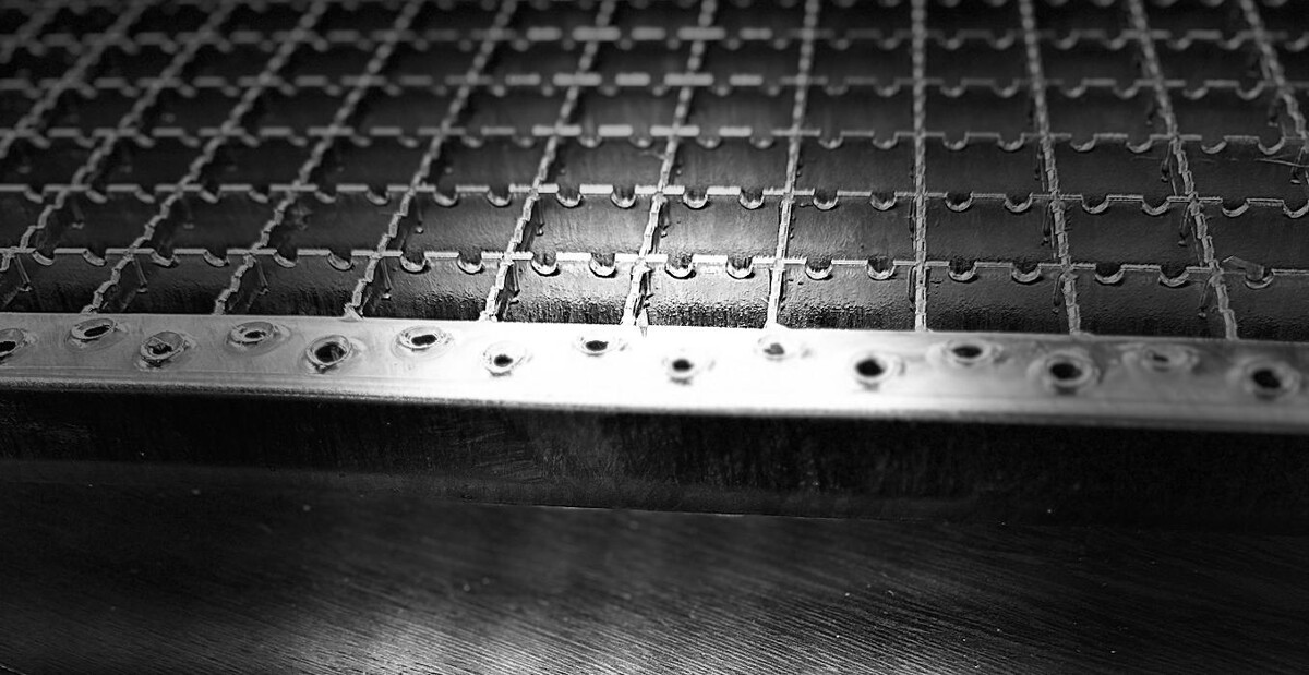 Bilder LOMA Stahl GmbH - Gitterroste, Gitterroststufen,V2A, V4A, GFK, Treppenanlagen, Spindeltreppen, Design-Geländer, Fußabstreifer