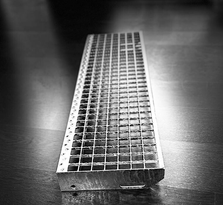 Bilder LOMA Stahl GmbH - Gitterroste, Gitterroststufen,V2A, V4A, GFK, Treppenanlagen, Spindeltreppen, Design-Geländer, Fußabstreifer