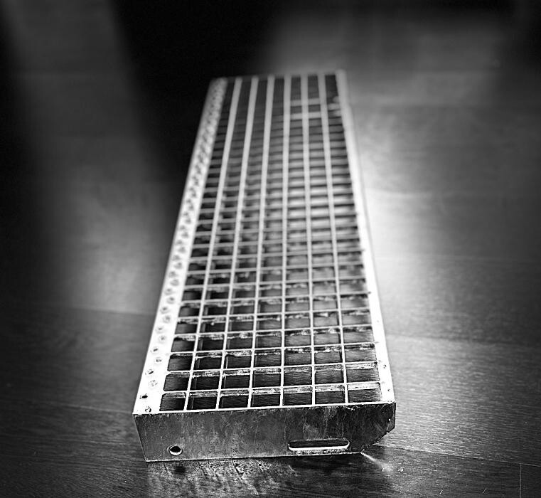 Bilder LOMA Stahl GmbH - Gitterroste, Gitterroststufen,V2A, V4A, GFK, Treppenanlagen, Spindeltreppen, Design-Geländer, Fußabstreifer