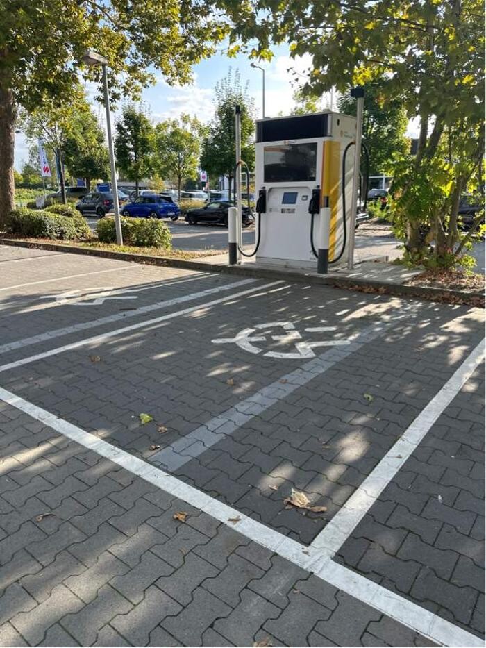 Bilder Shell Recharge Charging Station