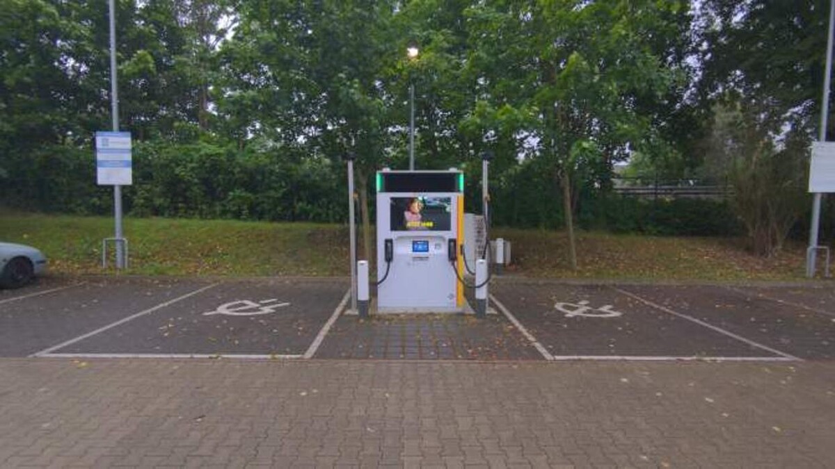 Bilder Shell Recharge Charging Station
