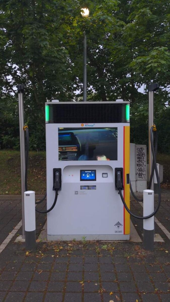 Bilder Shell Recharge Charging Station