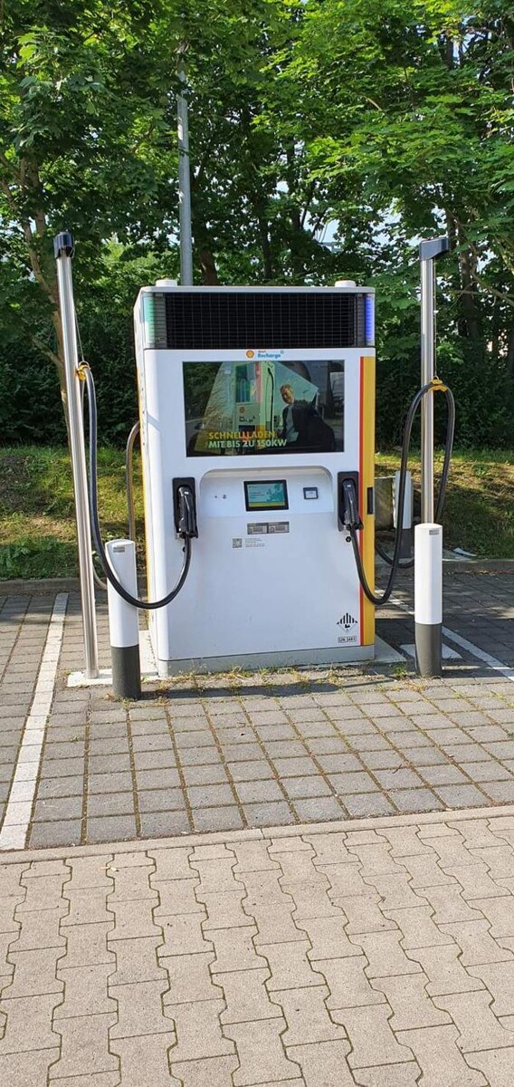 Bilder Shell Recharge Charging Station