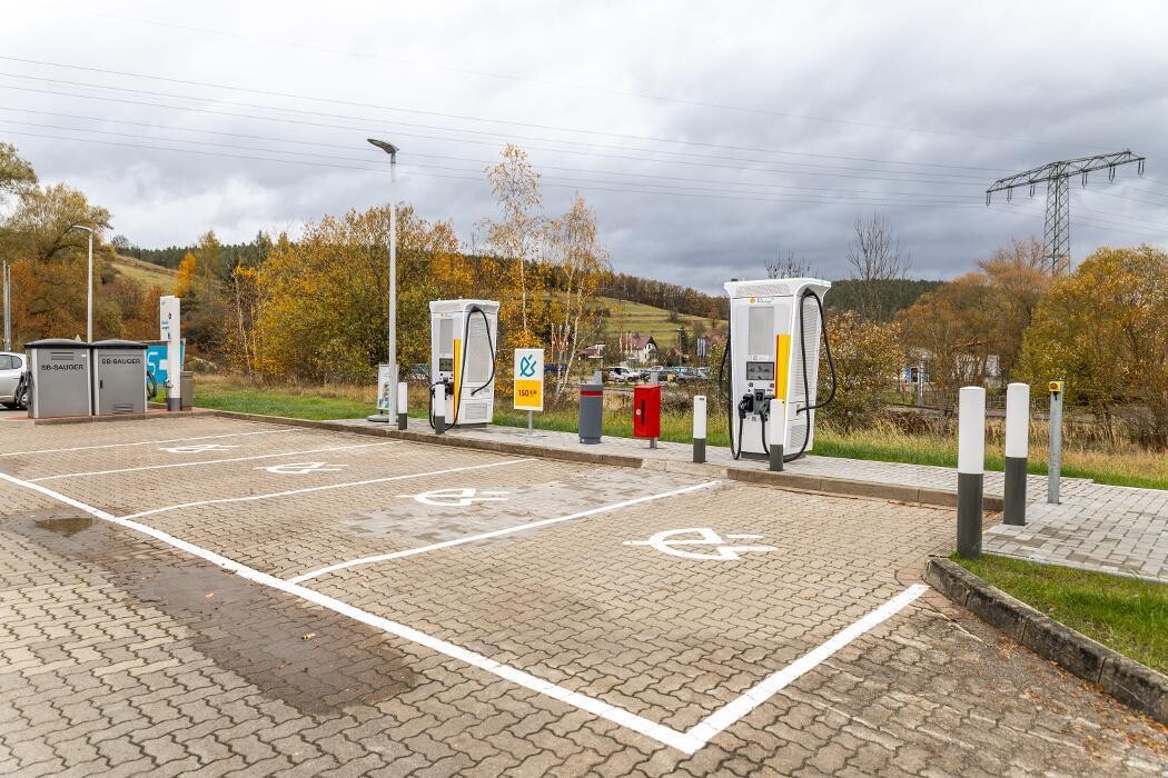 Bilder Shell Recharge Charging Station