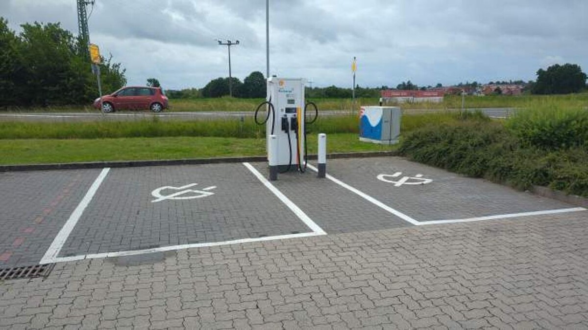 Bilder Shell Recharge Charging Station