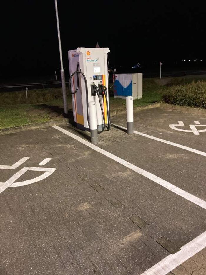 Bilder Shell Recharge Charging Station