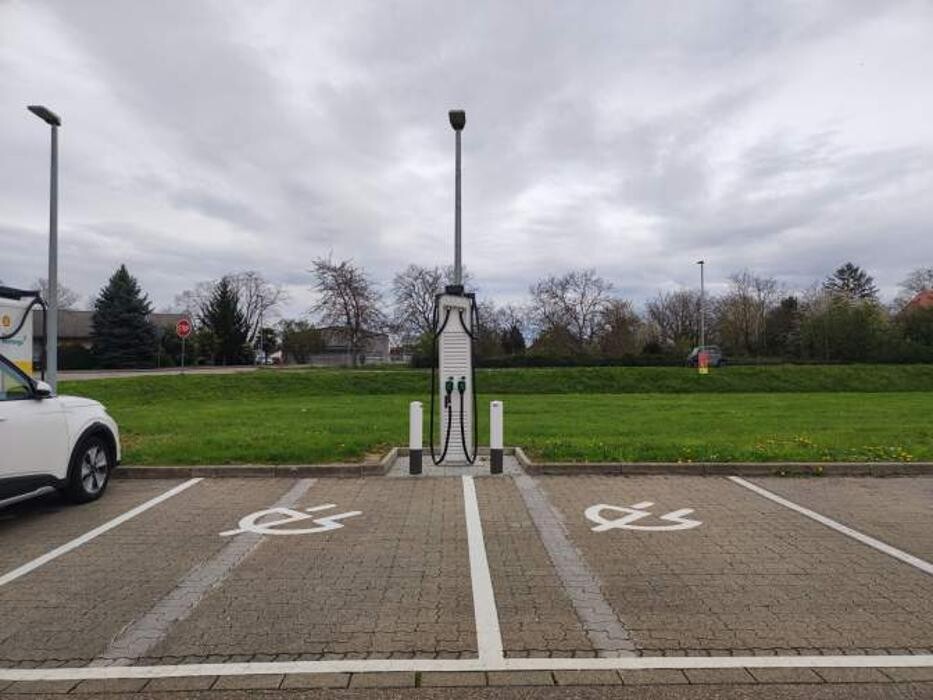 Bilder Shell Recharge Charging Station