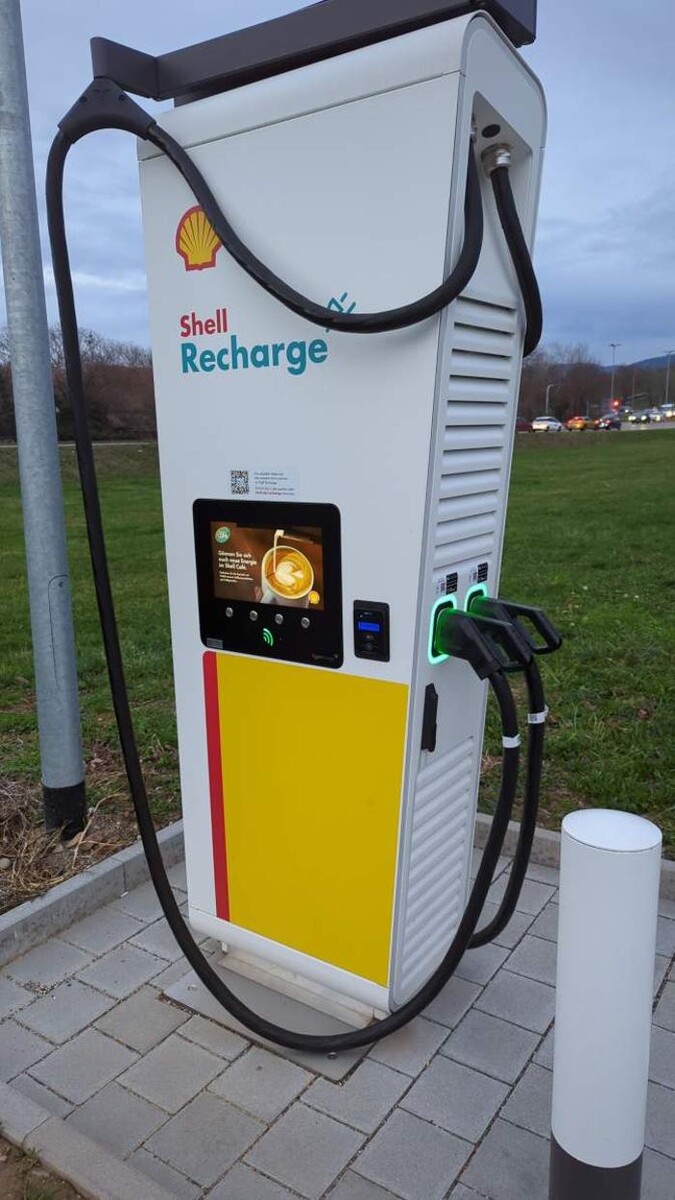 Bilder Shell Recharge Charging Station