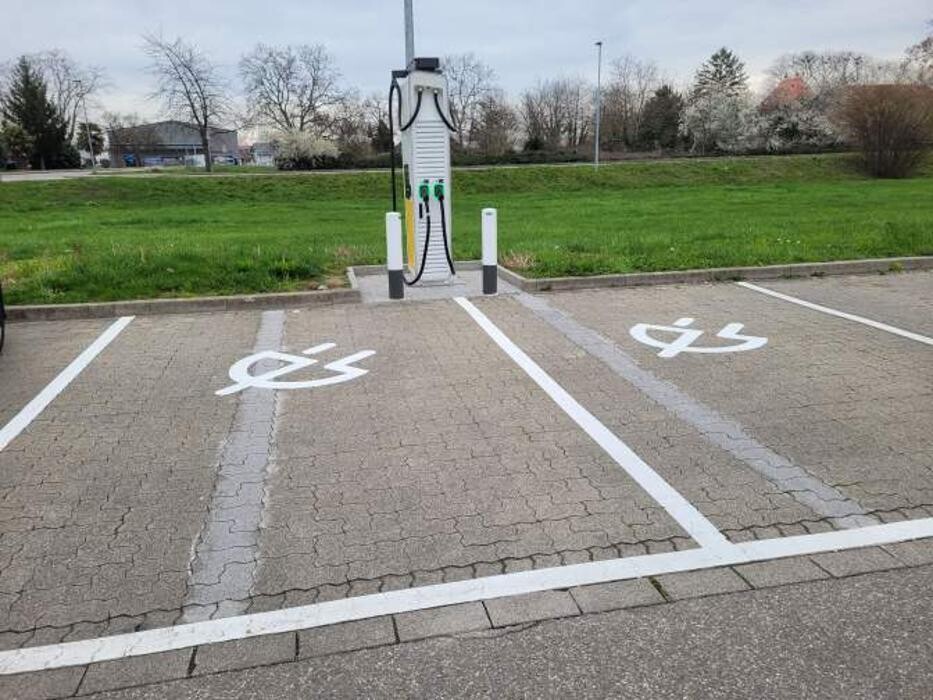 Bilder Shell Recharge Charging Station