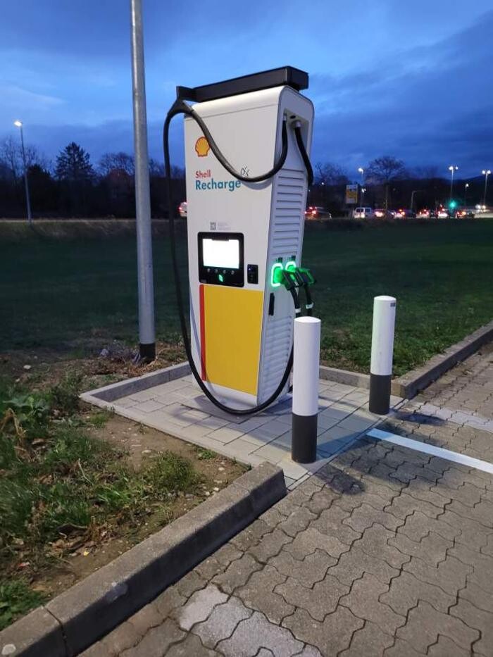 Bilder Shell Recharge Charging Station