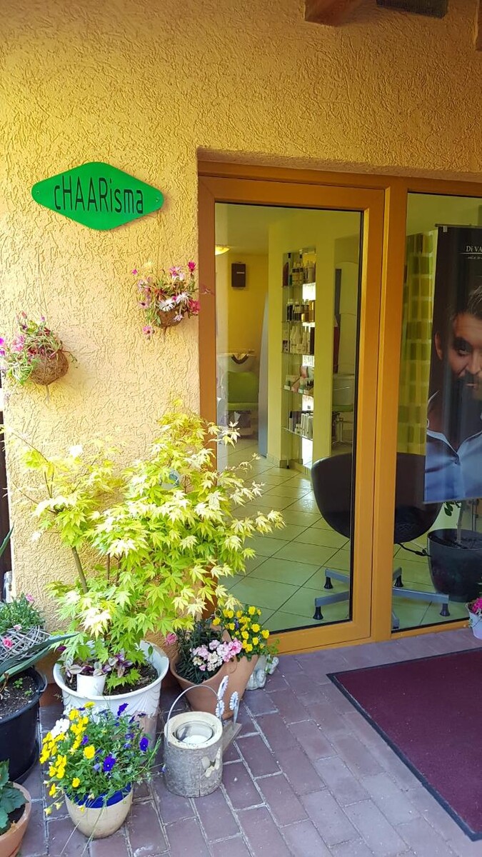 Bilder Friseur und Fußpflegesalon cHAARisma