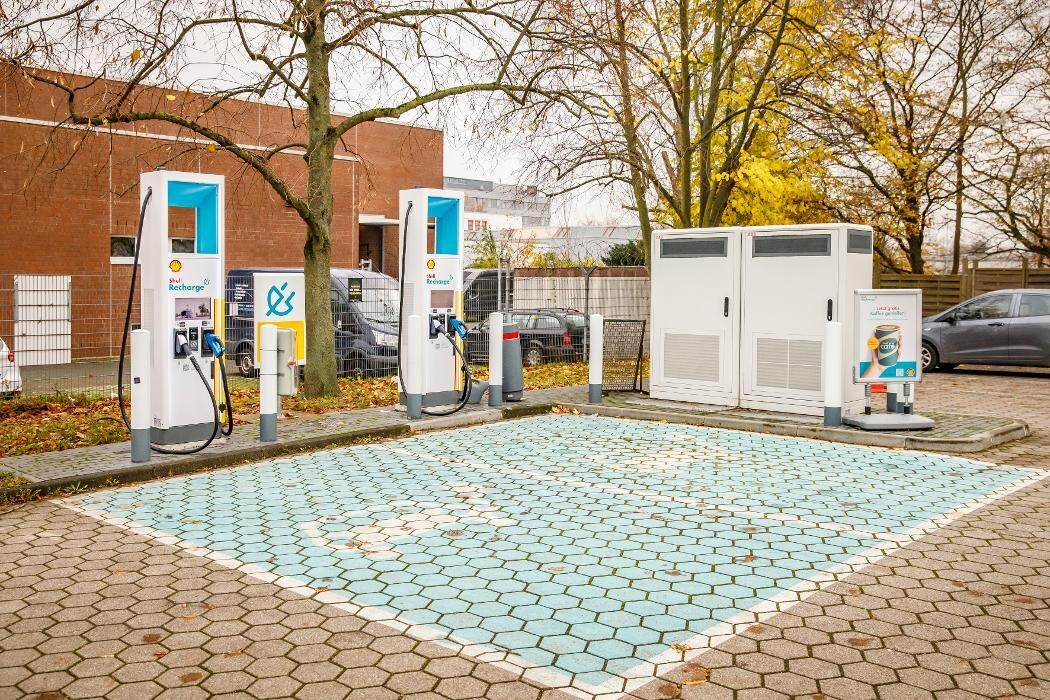 Bilder Shell Recharge Charging Station