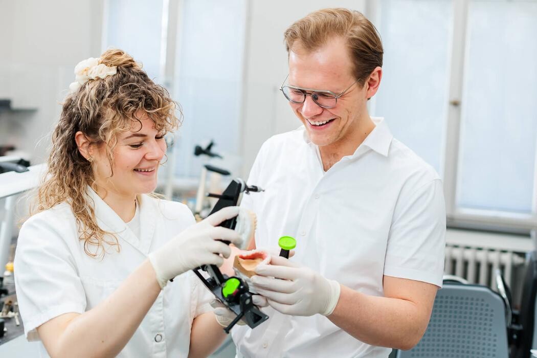 Bilder DENTALFIRST - Zahnärzte Dres. Nowak