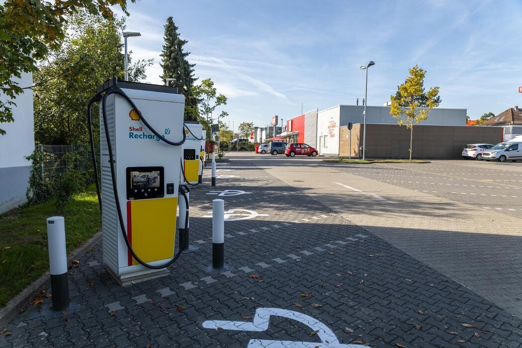 Bilder Shell Recharge Charging Station