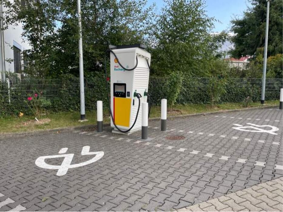 Bilder Shell Recharge Charging Station
